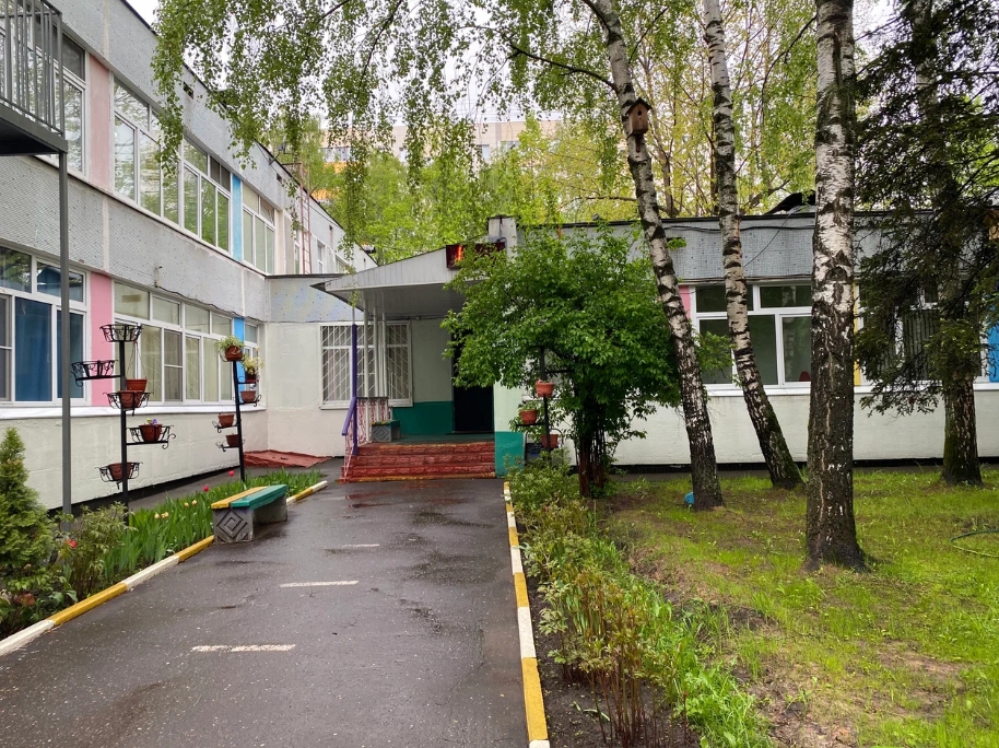 Корпус "Сказка" расположен по адресу улица 50 лет Октября, дом 3Б (дошкольный уровень образования) — ГБОУ Школа № 1000