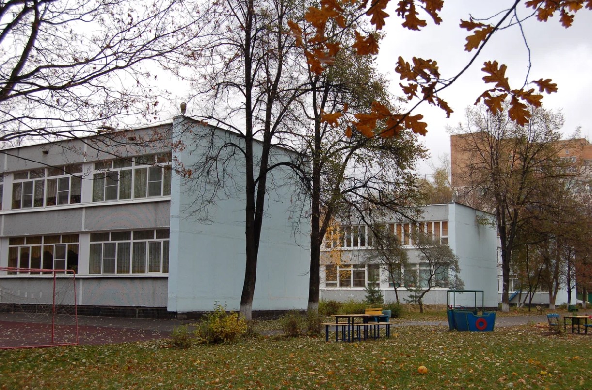 ДК №5  по адресу Зеленый проспект,д.54 — ГБОУ Школа № 1798