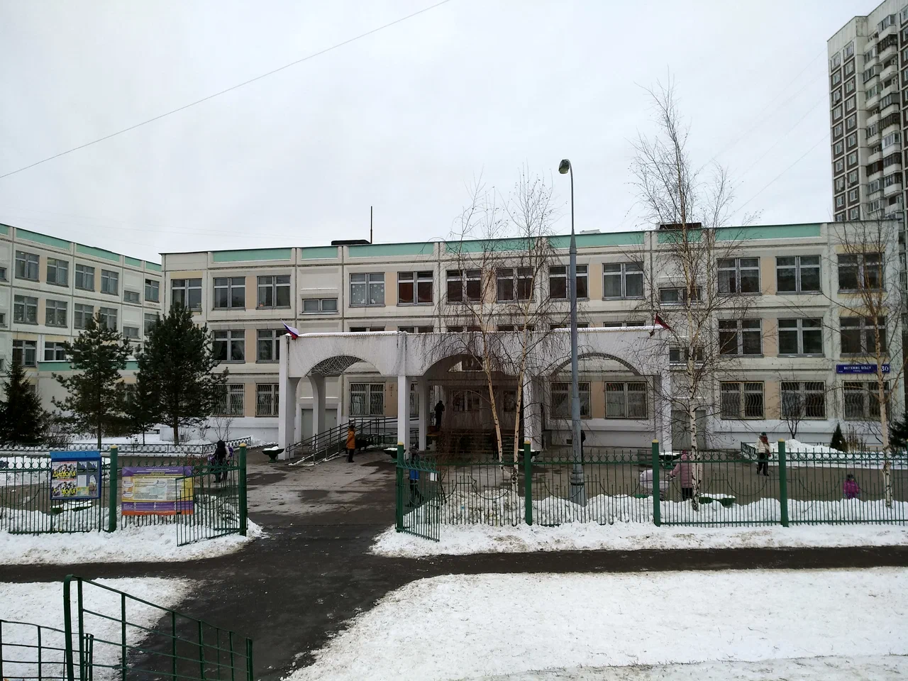 улица Верхние Поля, дом 30 — ГБОУ Школа № 1357