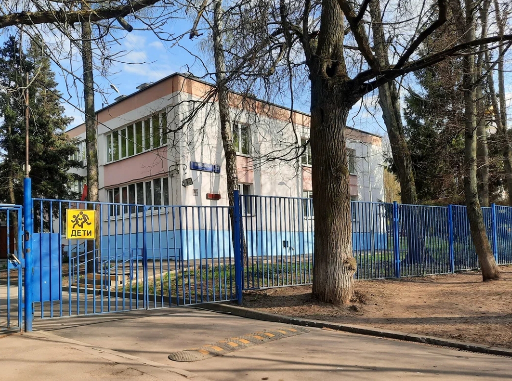Школьное здание по адресу: Перекопская улица, дом 12, корпус 1 — ГБОУ Школа № 554