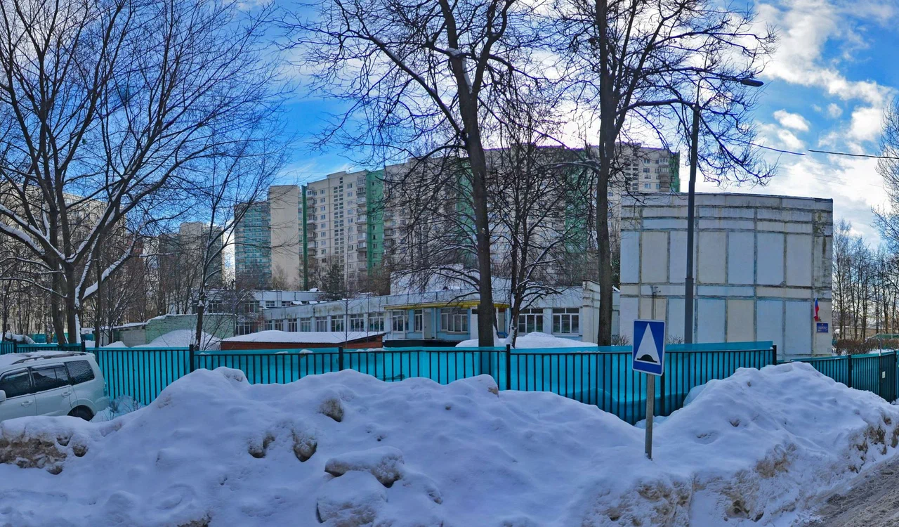 Здание по адресу Барвихинская улица, дом 12 — ГБОУ Школа № 1400