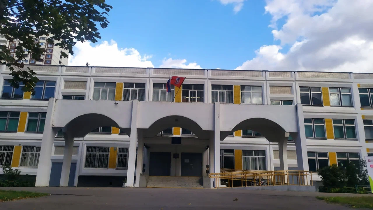 Привольная ул., 17к1 — ГБОУ Школа № 1359