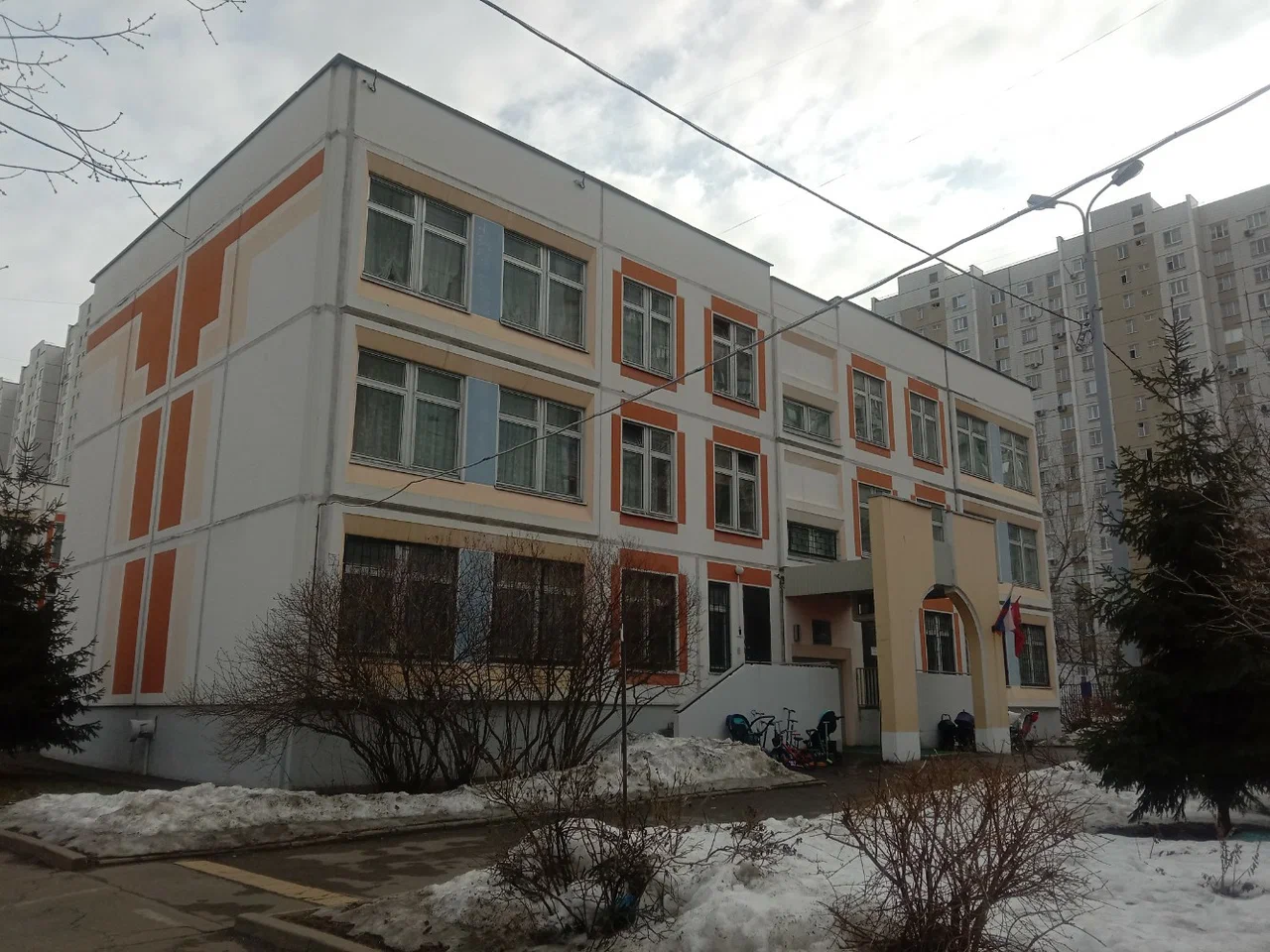 Братиславская улица, дом 17, корпус 2 — ГБОУ Школа № 1357